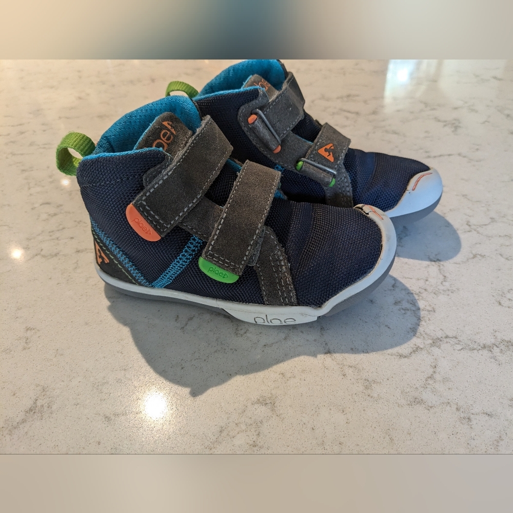 Plae toddler shoes 8.5